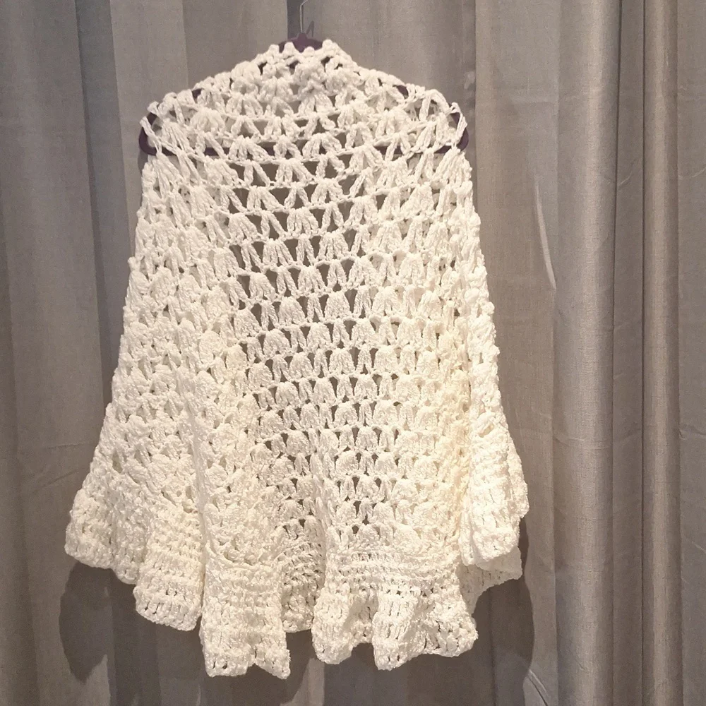 Vintage Sally Gee Loose Knit Shawl Cottagecore Grandma Chic